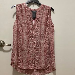 NWT Chelsea and Theodore size small blouse